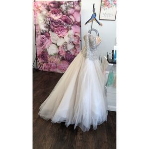 White Kenneth Winston Style 1562 Size 14 Ball gown dress